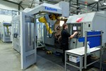 Tokarki CNC z robotami (Mölndals Industriprodukter, Szwecja)
